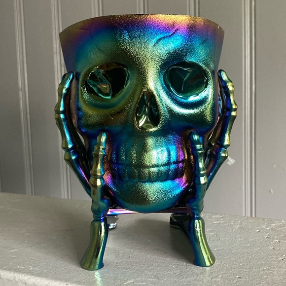 NWT Green Iridescent Oil Slick Skull 💀 in Hands Snack or Candy Bowl Decoration - Picture 3 of 17